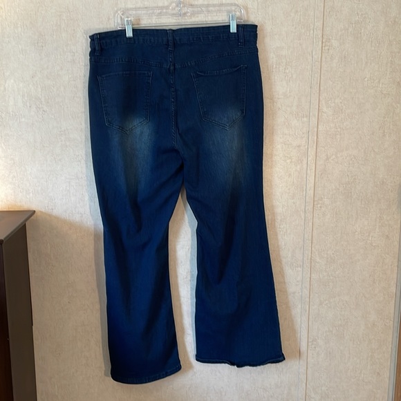SHEIN curve size 3X straight leg jeans with 5 pockets. - Picture 2 of 9